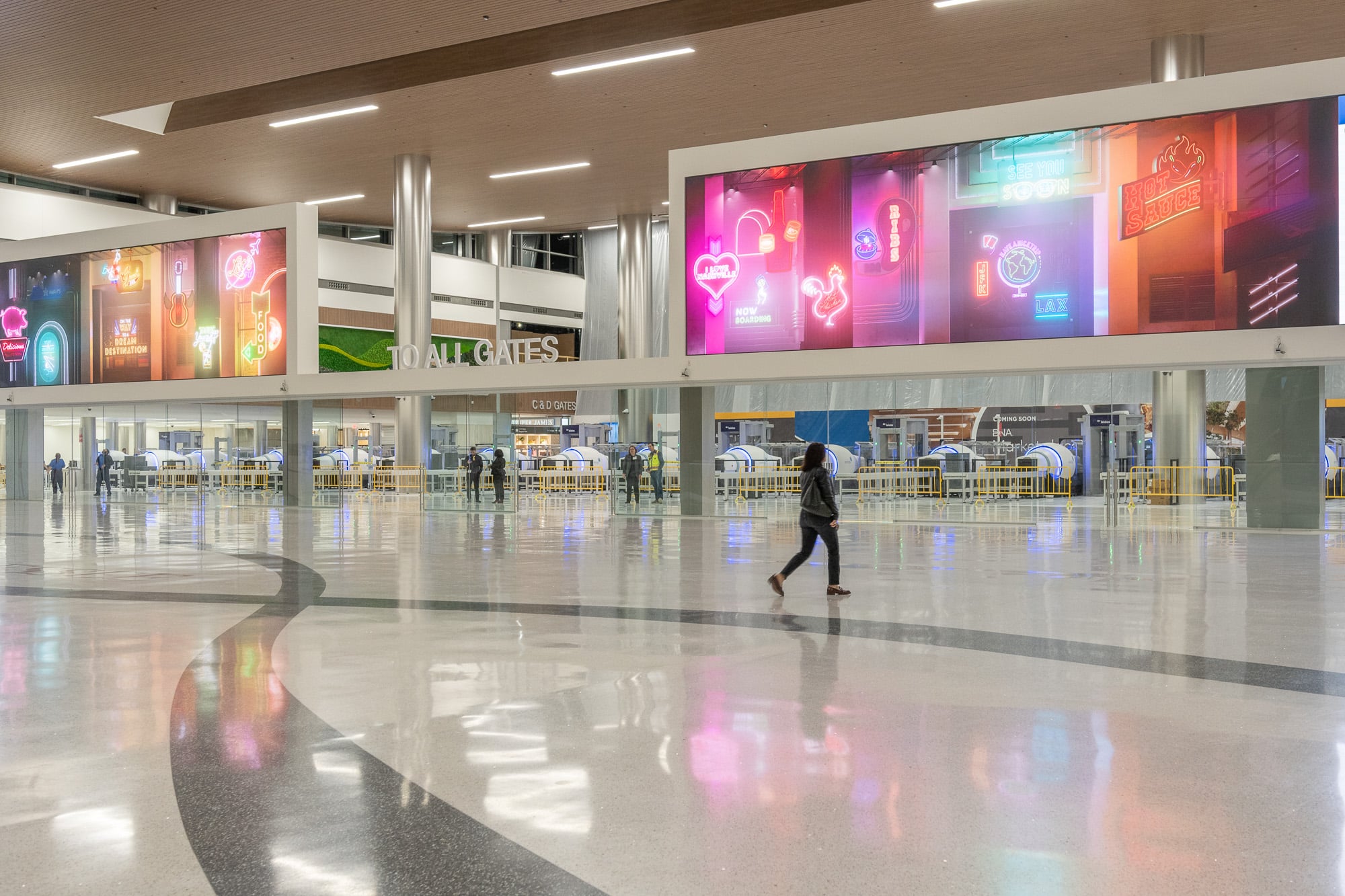 Immersive digital displays in the Grand Lobby at Nashville International Airport / Photo courtesy of Maxime Roux/Gentilhomme Studio