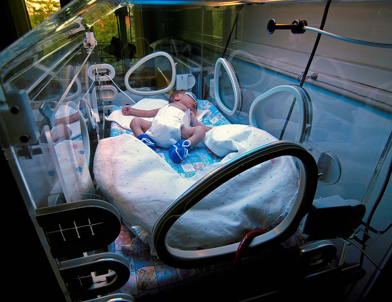 Neonatal and Delivery Unit Lighting Goes from Too Bright to Just Right